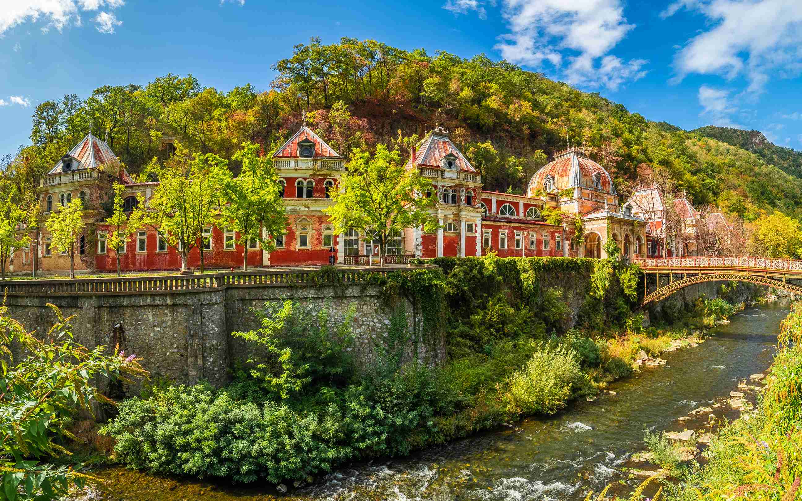 Baile Herculane Town Cerna Valley Of Domogled National Park Romania